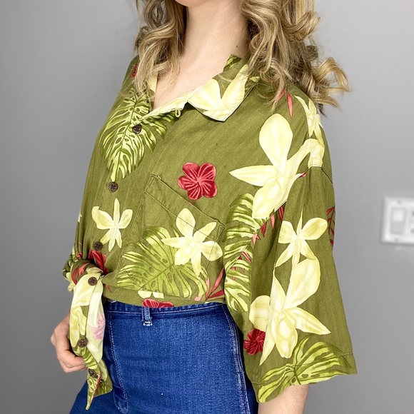 Tommy Bahama Tops - Tommy Bahama 100%silk Hawaiian floral top